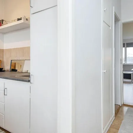 3 Person In Grenaa-by Traum