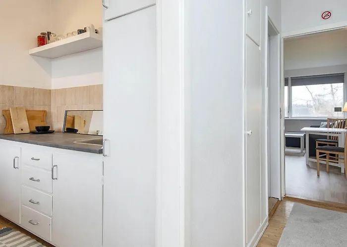 3 Person In Grenaa-by Traum